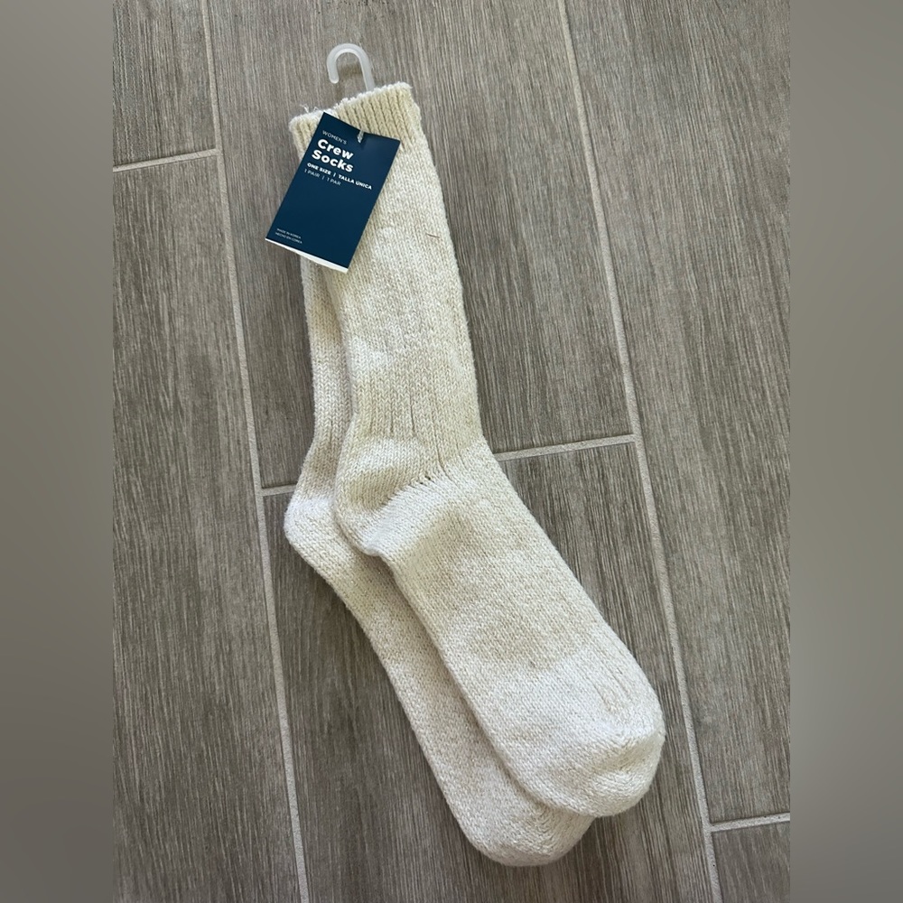 Old Navy Women’s Crew Socks Cream one Size